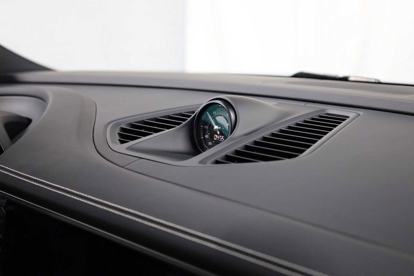 Certified 2025 Porsche Macan Electric image 23