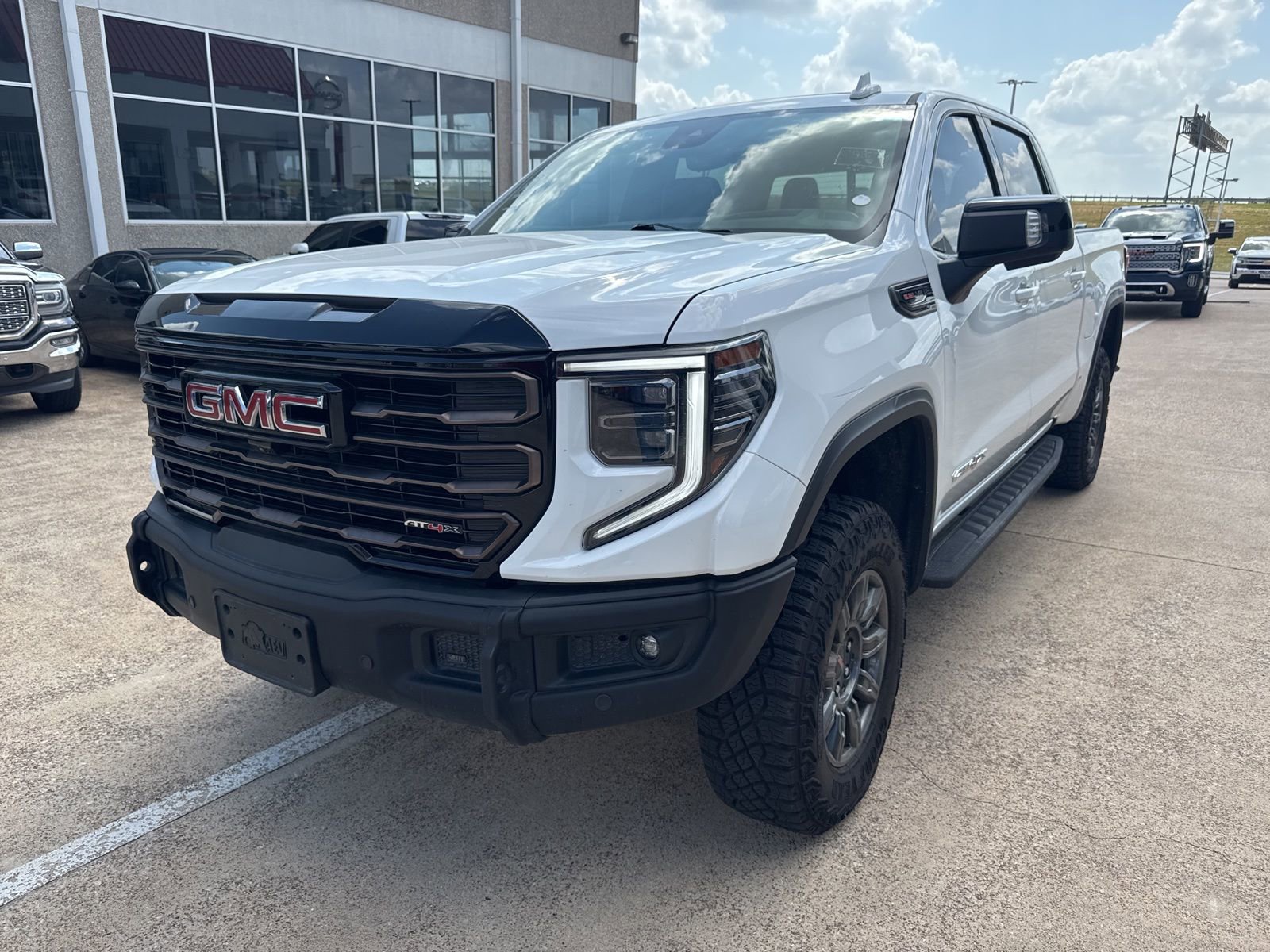 Used 2025 GMC Sierra 1500 AT4X image 1
