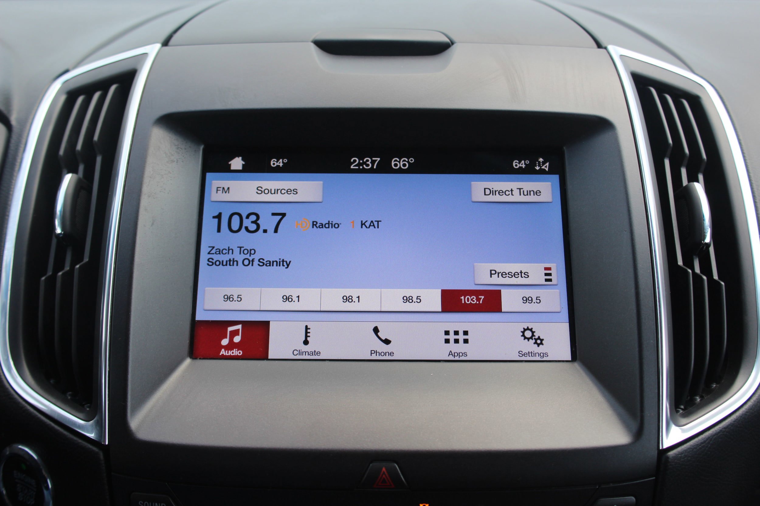 Used 2019 Ford Edge Titanium w/ Cold Weather Package image 10