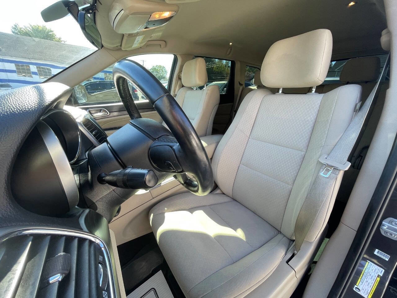 Used 2019 Jeep Grand Cherokee Laredo image 11