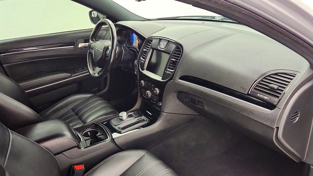Used 2019 Chrysler 300 S RWD image 26