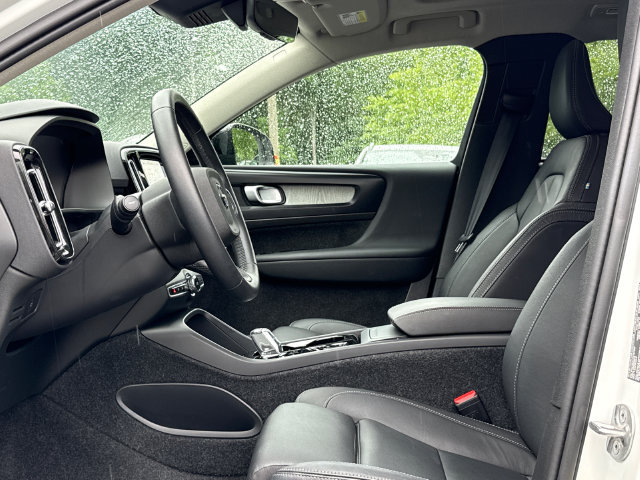 Used 2026 Volvo XC40 B5 Plus AWD/4WD image 12