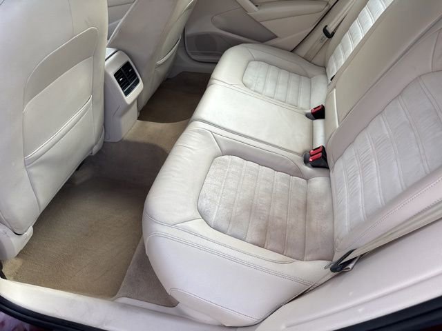 Used 2014 Volkswagen Passat TDI SEL Premium image 12