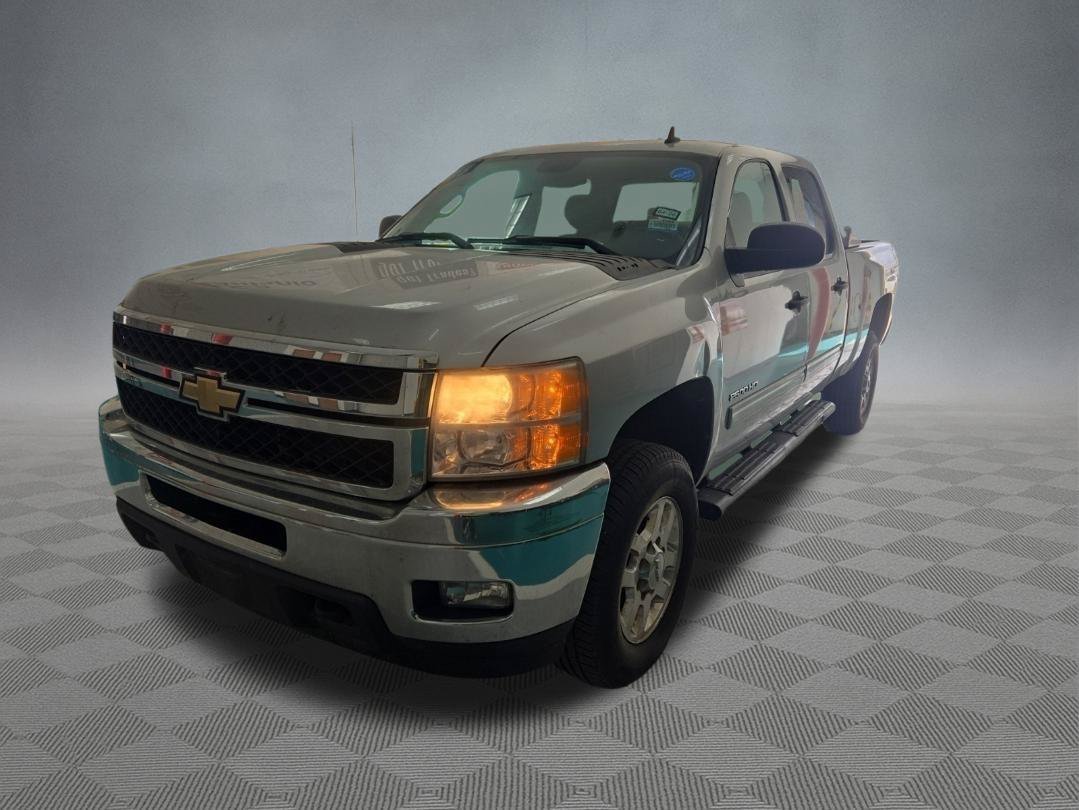 Used 2011 Chevrolet Silverado 2500 LT w/ Interior Plus Package AWD/4WD image 3