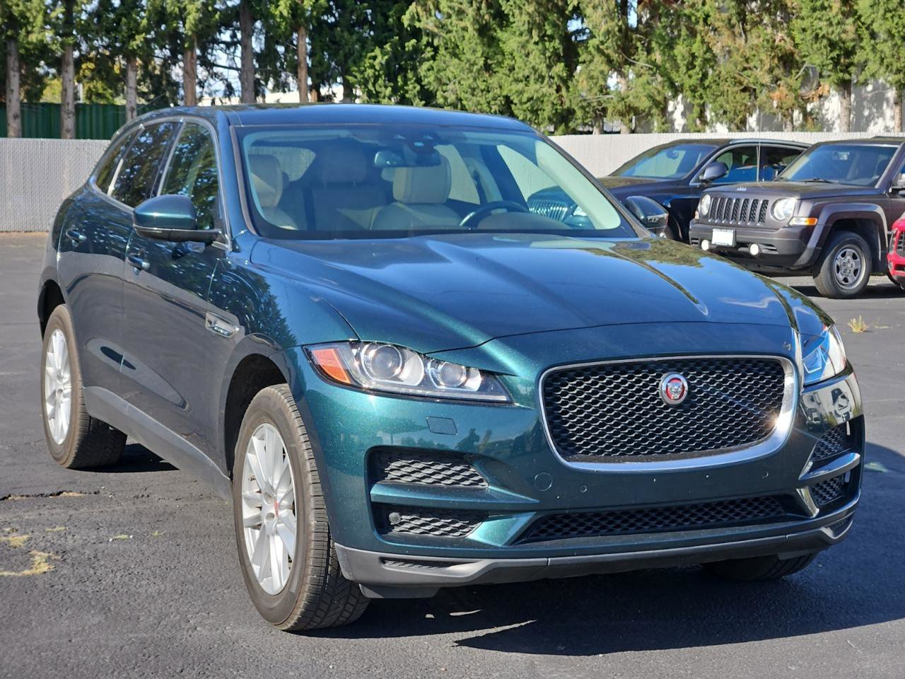 Used 2017 Jaguar F-PACE Prestige AWD/4WD image 16