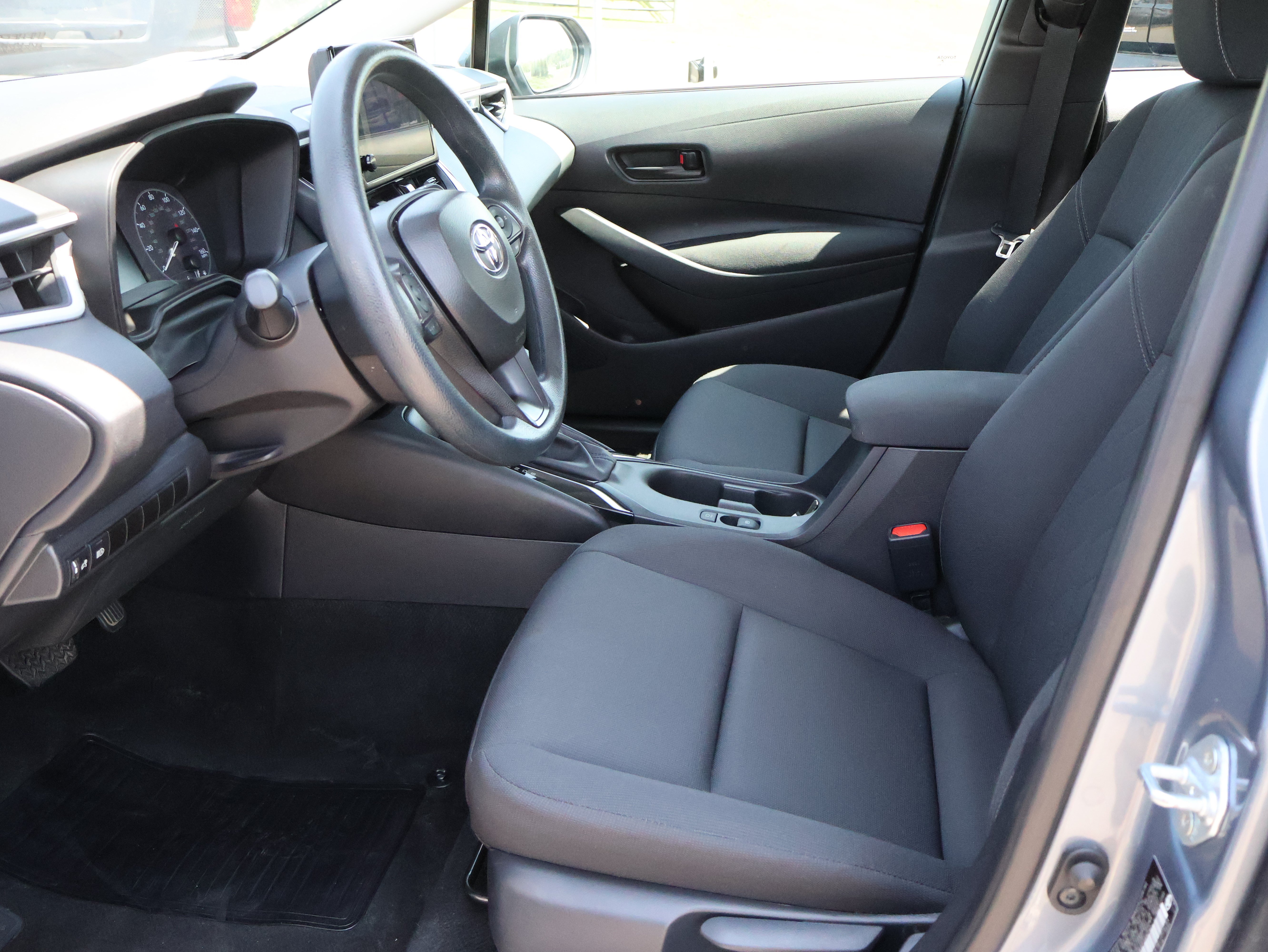 Used 2025 Toyota Corolla LE FWD image 15