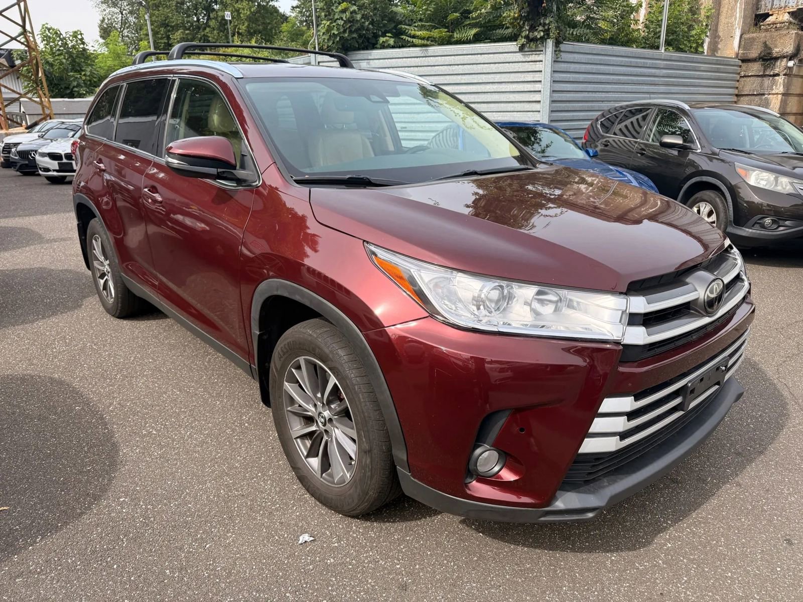 Used 2019 Toyota Highlander XLE image 3