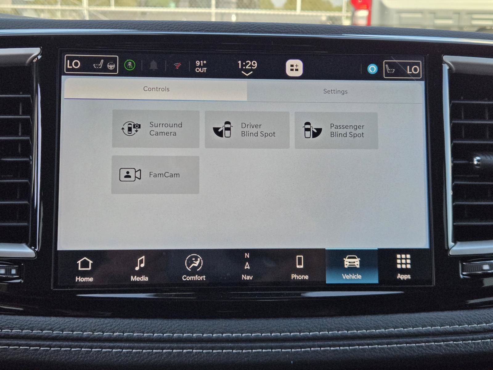 New 2027 Chrysler Pacifica Select w/ Family Tech Group AWD/4WD image 12