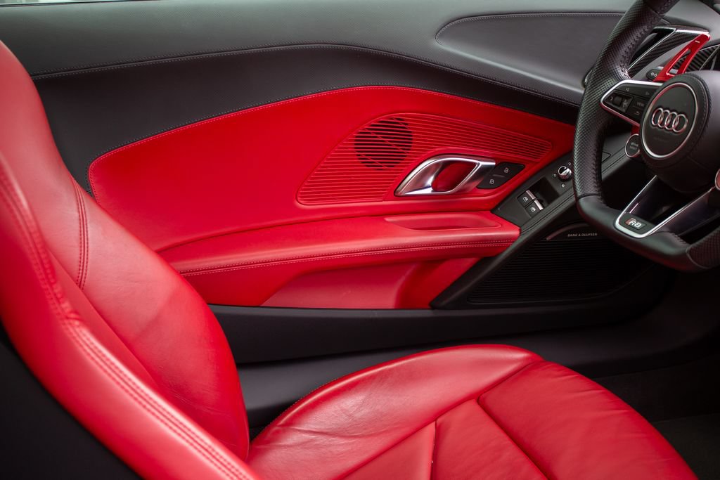 Used 2018 Audi R8 V10 w/ Premium Package RWD image 18