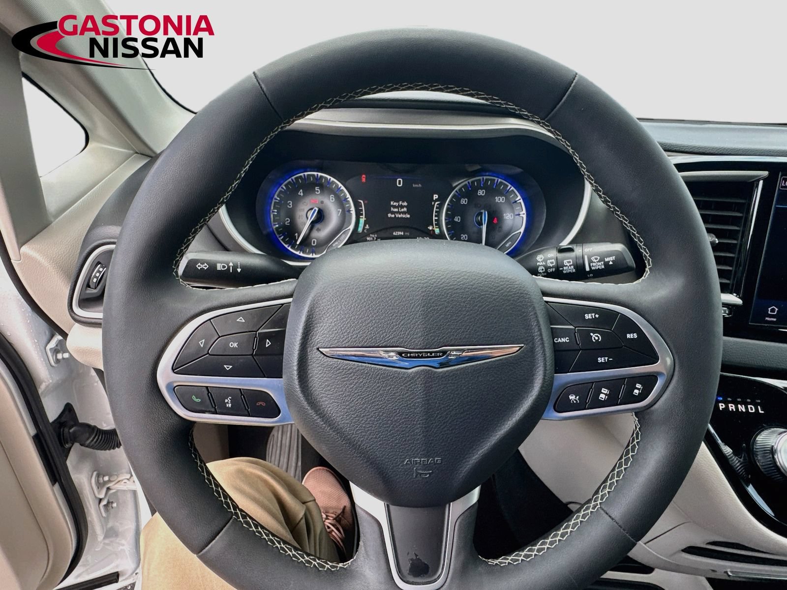 Used 2024 Chrysler Pacifica Touring-L FWD image 14