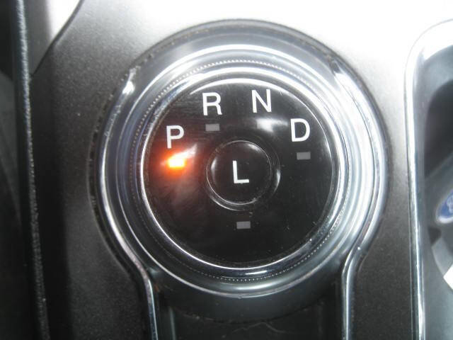 Used 2018 Ford Fusion SE w/ Fusion SE Technology Package image 23