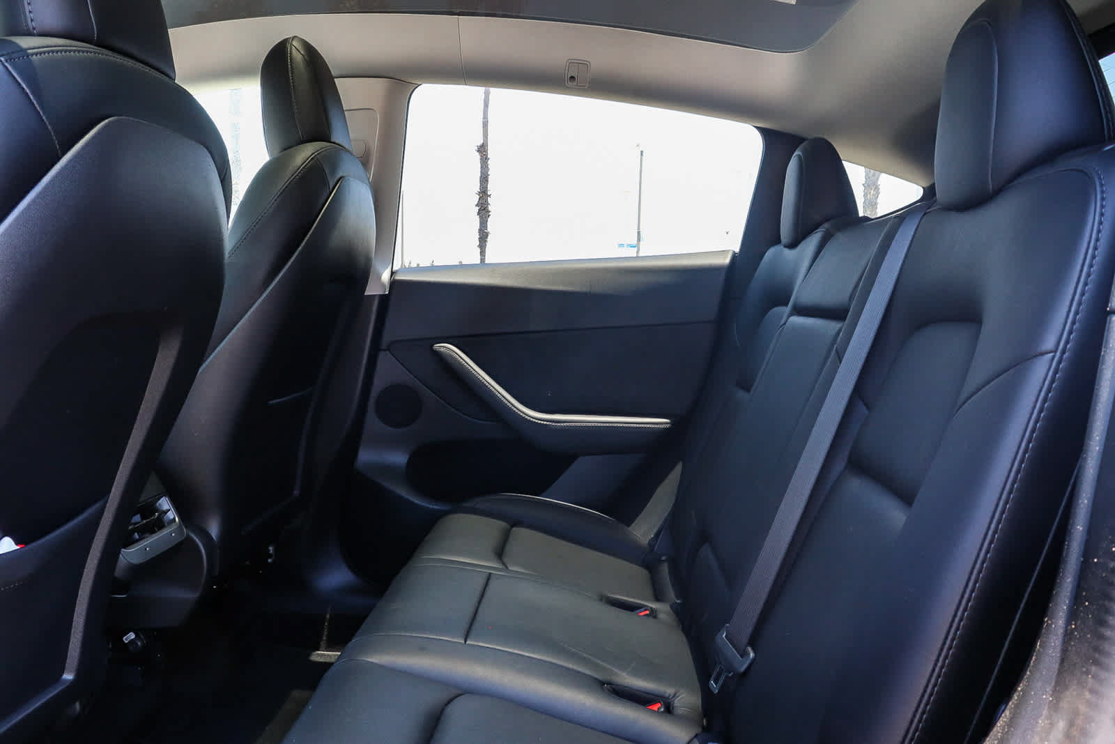 Used 2022 Tesla Model Y Long Range AWD/4WD image 18