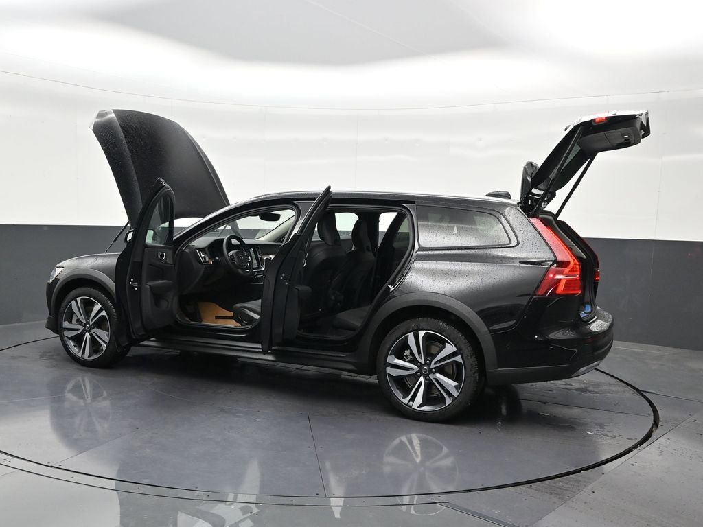 New 2026 Volvo V60 B5 Cross Country Plus AWD/4WD image 32