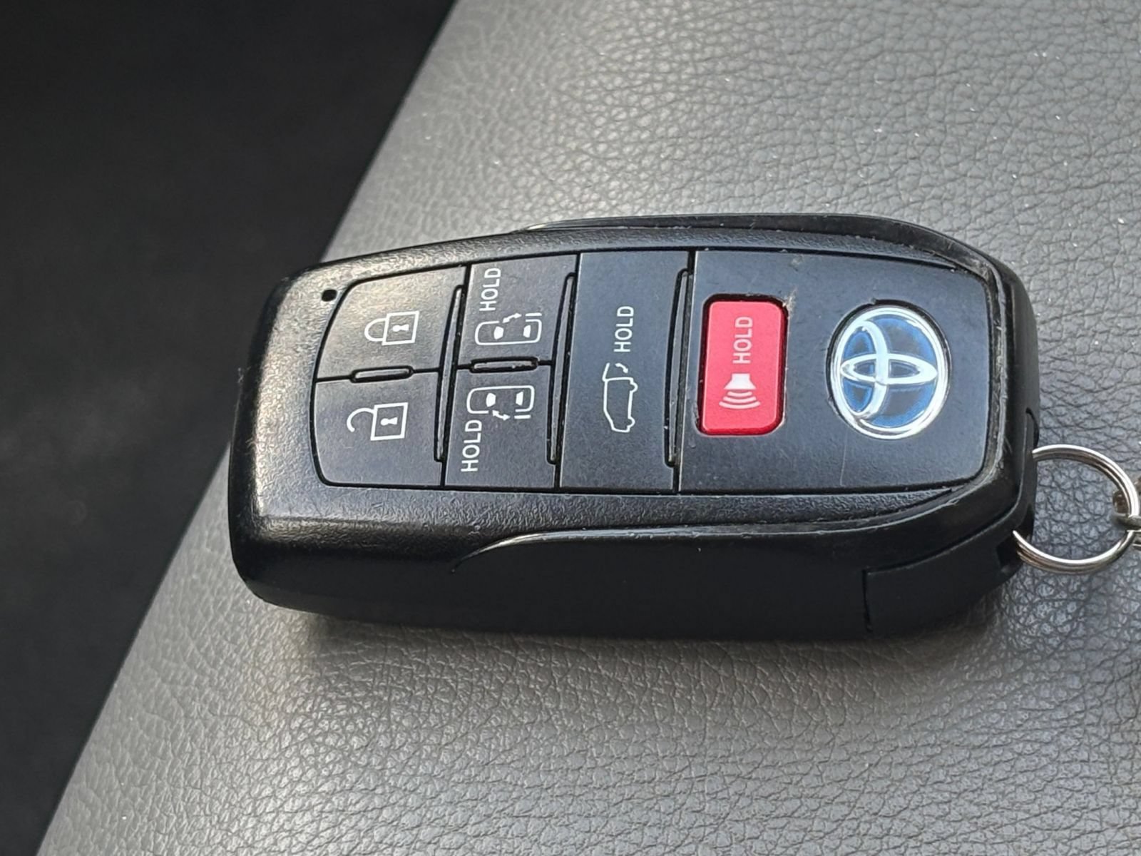 Used 2025 Toyota Sienna XLE FWD image 21