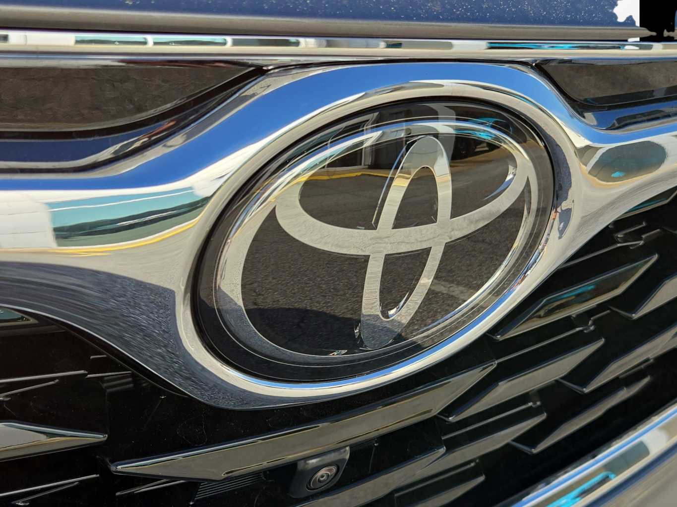 New 2026 Toyota Highlander Platinum AWD/4WD image 16