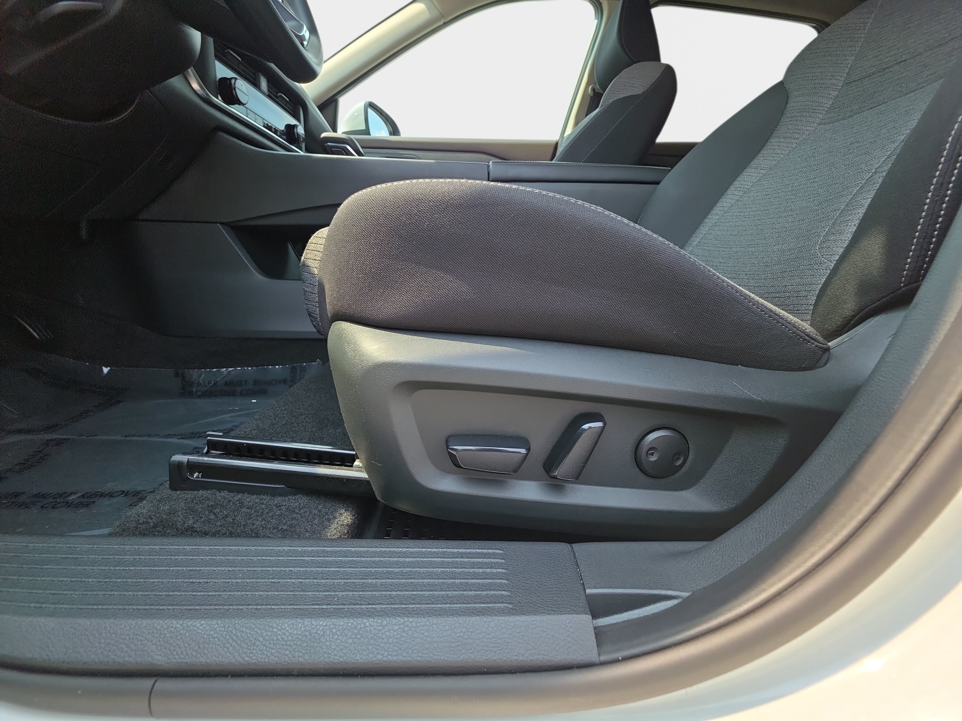 Used 2023 Nissan Rogue SV FWD image 27