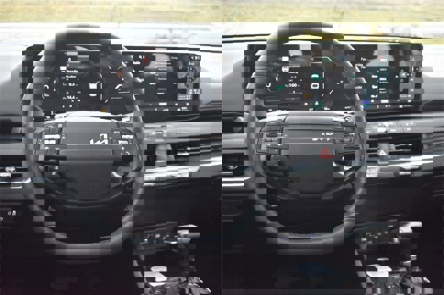 New 2025 Kia K4 EX image 16