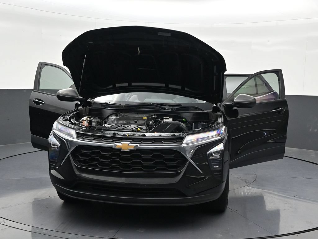 Used 2024 Chevrolet Trax LS FWD image 39