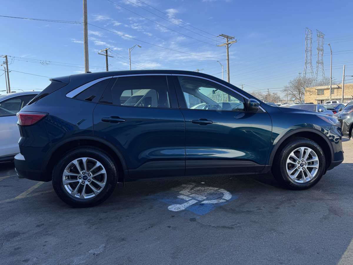 Used 2020 Ford Escape SE image 4