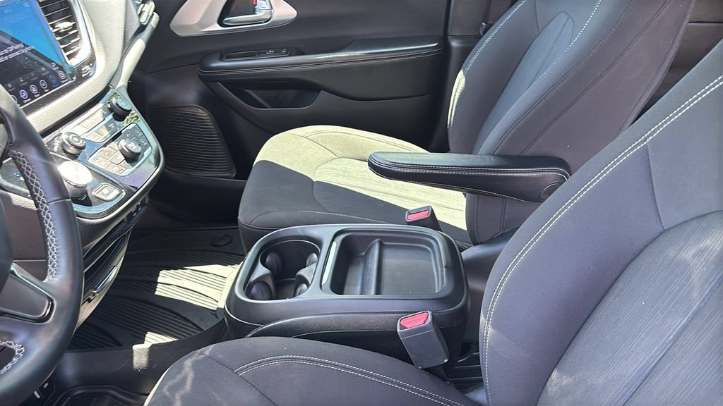 Used 2018 Chrysler Pacifica Touring Plus FWD image 23