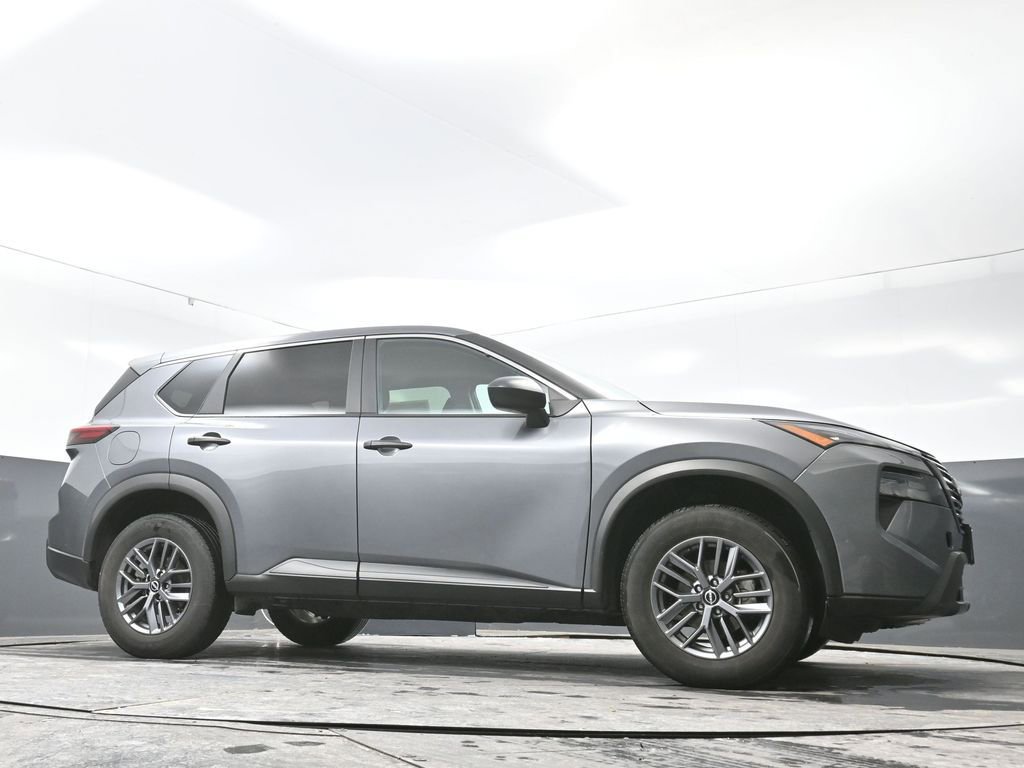 Used 2024 Nissan Rogue S image 48