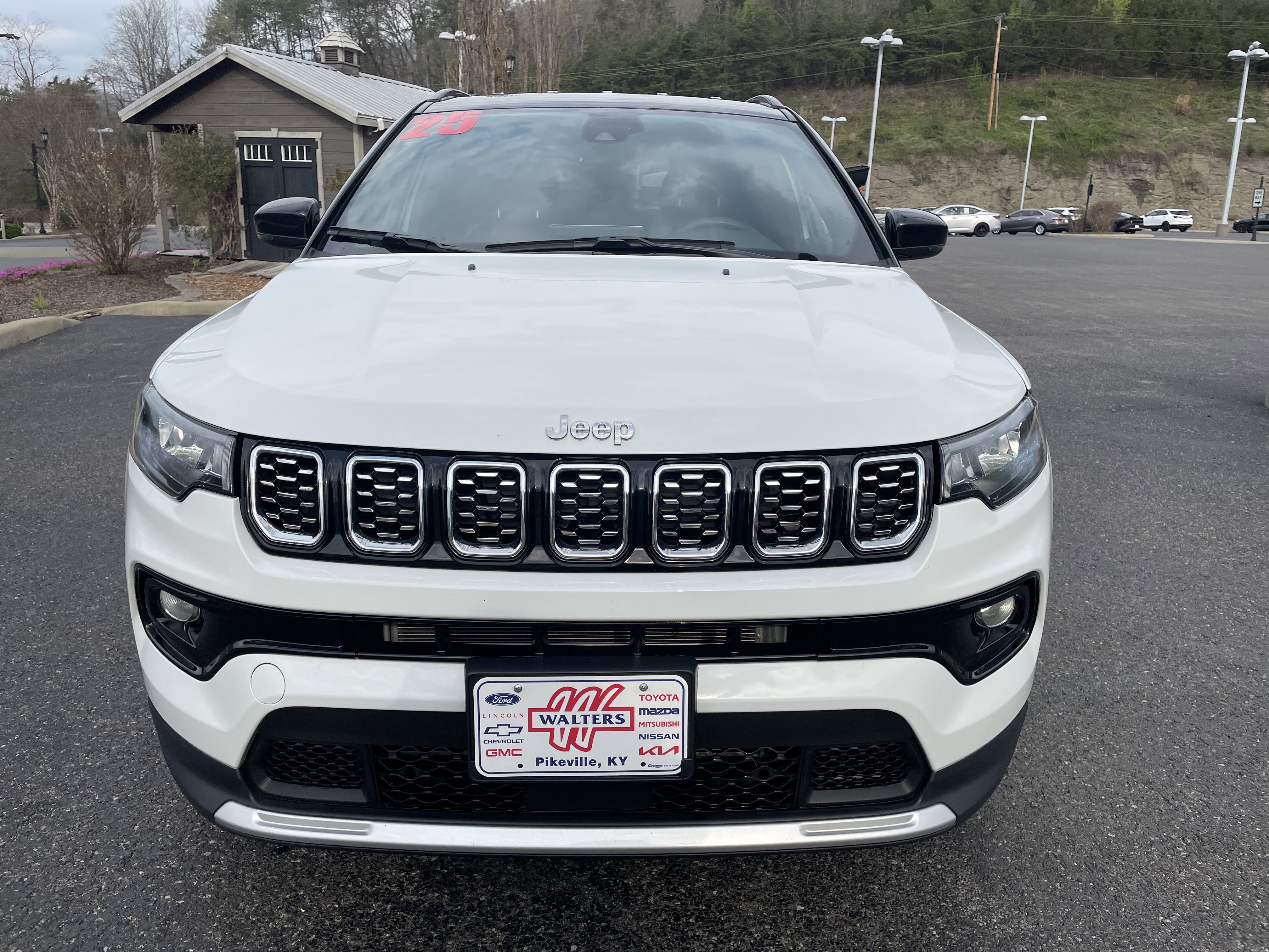 Used 2025 Jeep Compass Limited image 5