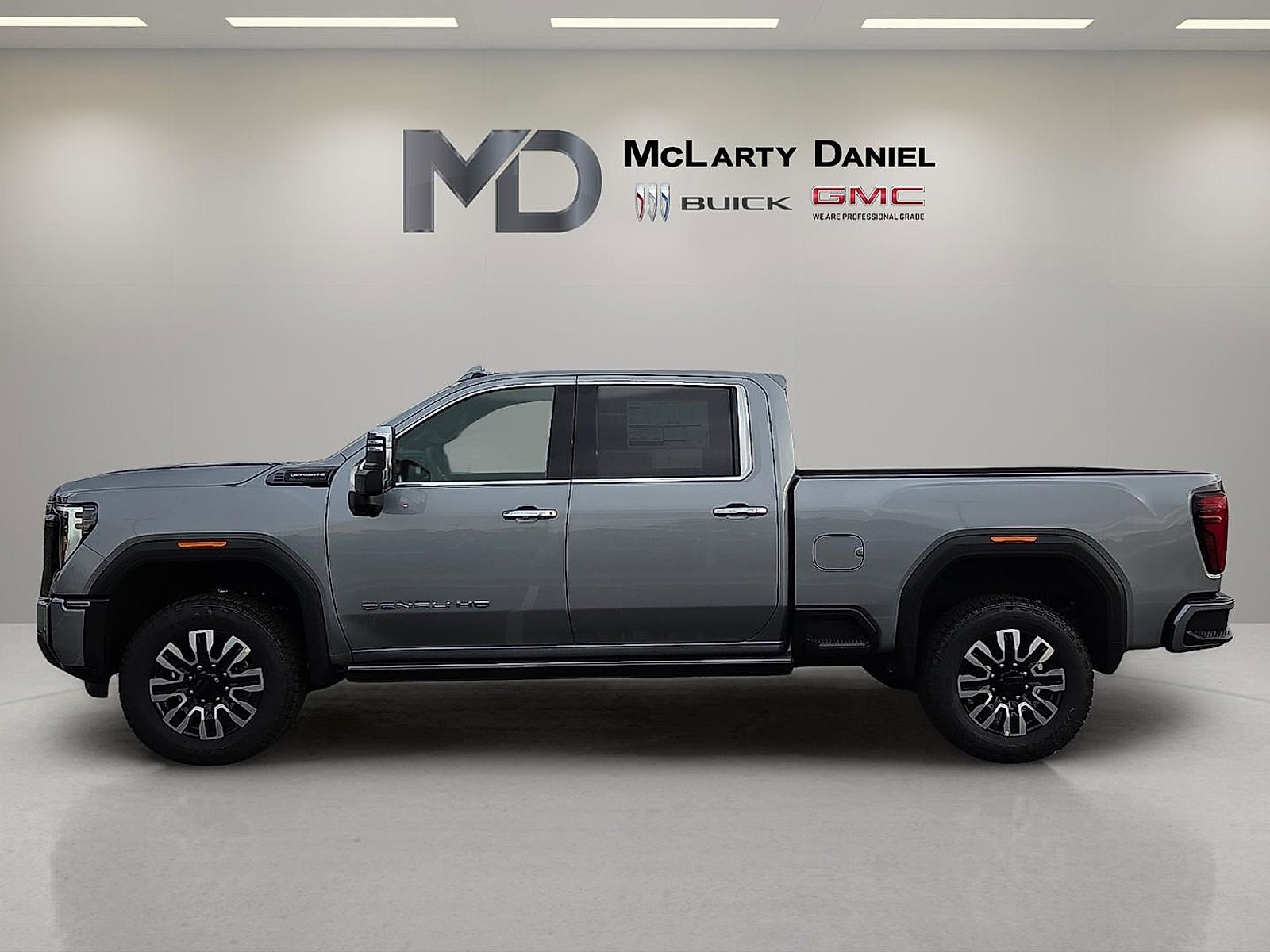 New 2026 GMC Sierra 3500 Denali Ultimate image 3