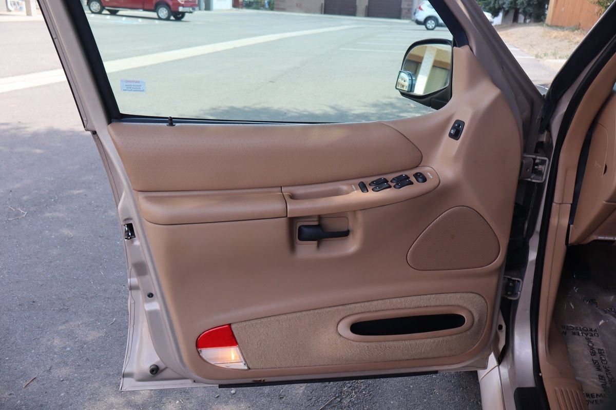 Used 1996 Ford Explorer XLT AWD/4WD image 23