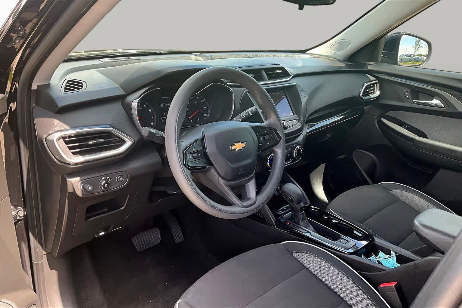 Used 2023 Chevrolet TrailBlazer LT FWD image 17