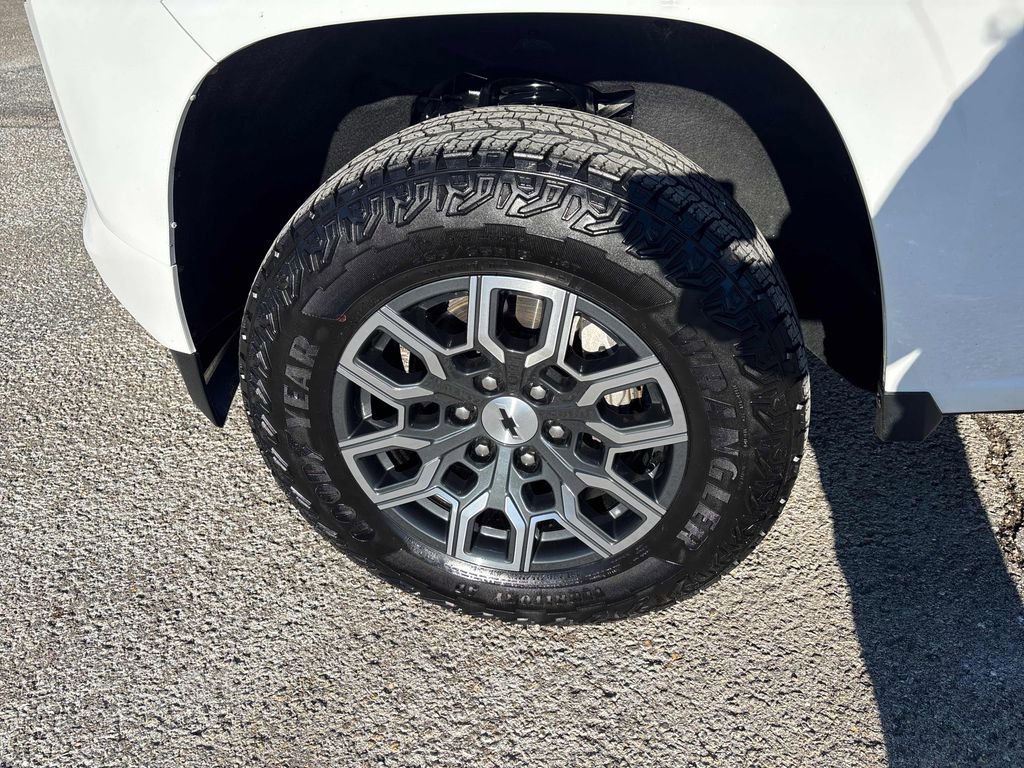 Used 2024 Chevrolet Colorado Z71 w/ Z71 Convenience Package 2 image 37