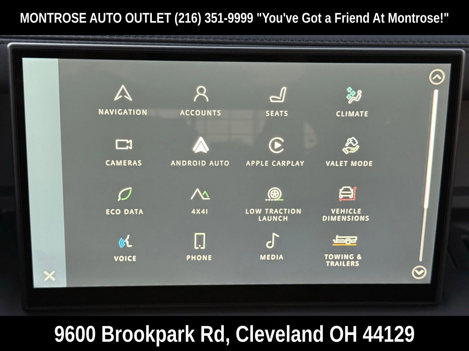 New 2025 Land Rover Defender 90 S image 18