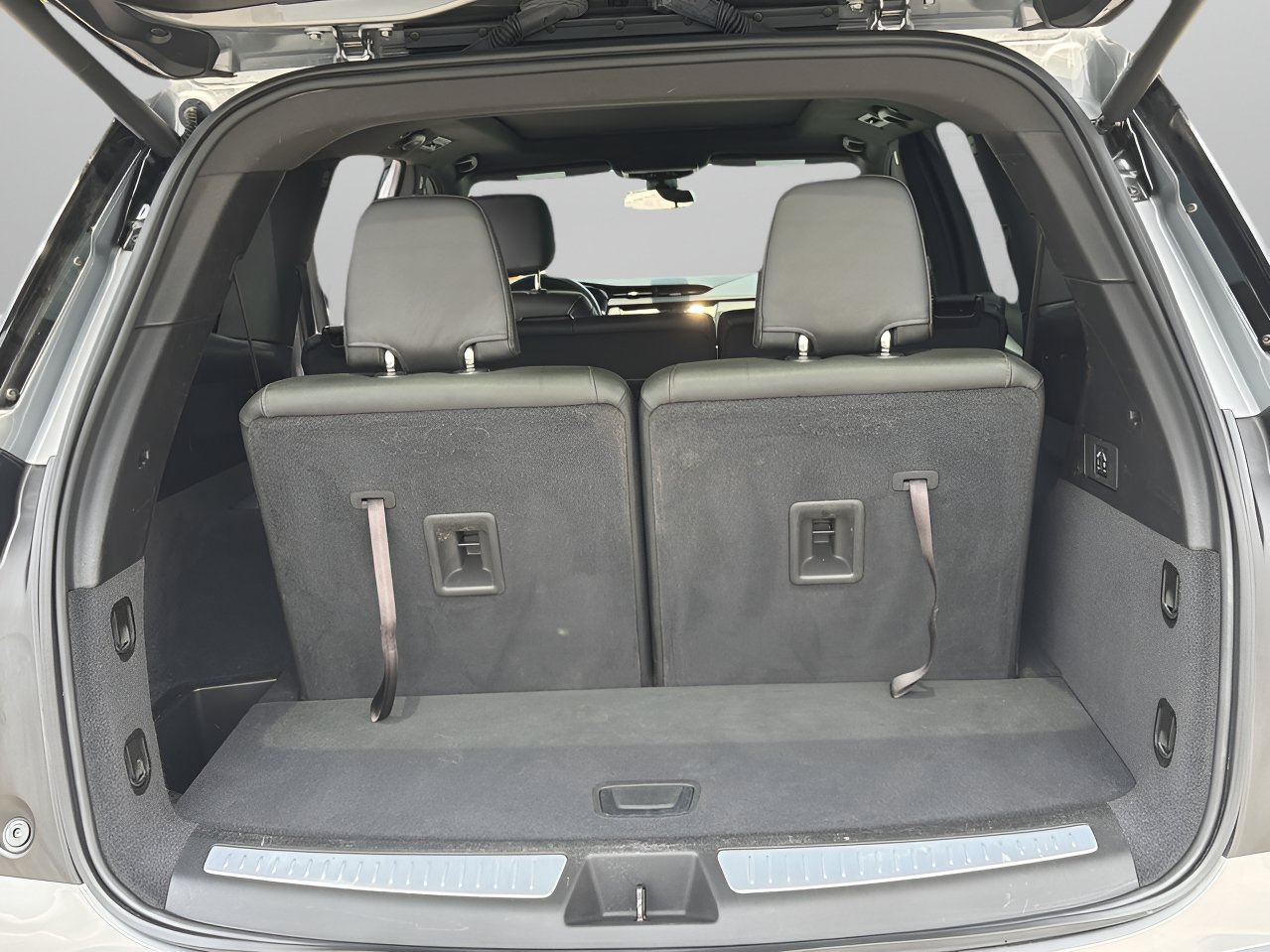 Used 2025 Cadillac XT6 Luxury FWD image 8