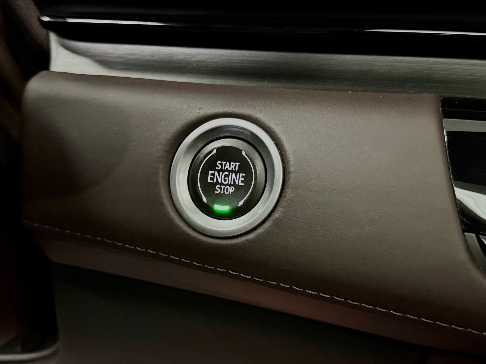 Used 2023 Cadillac Escalade ESV V image 33