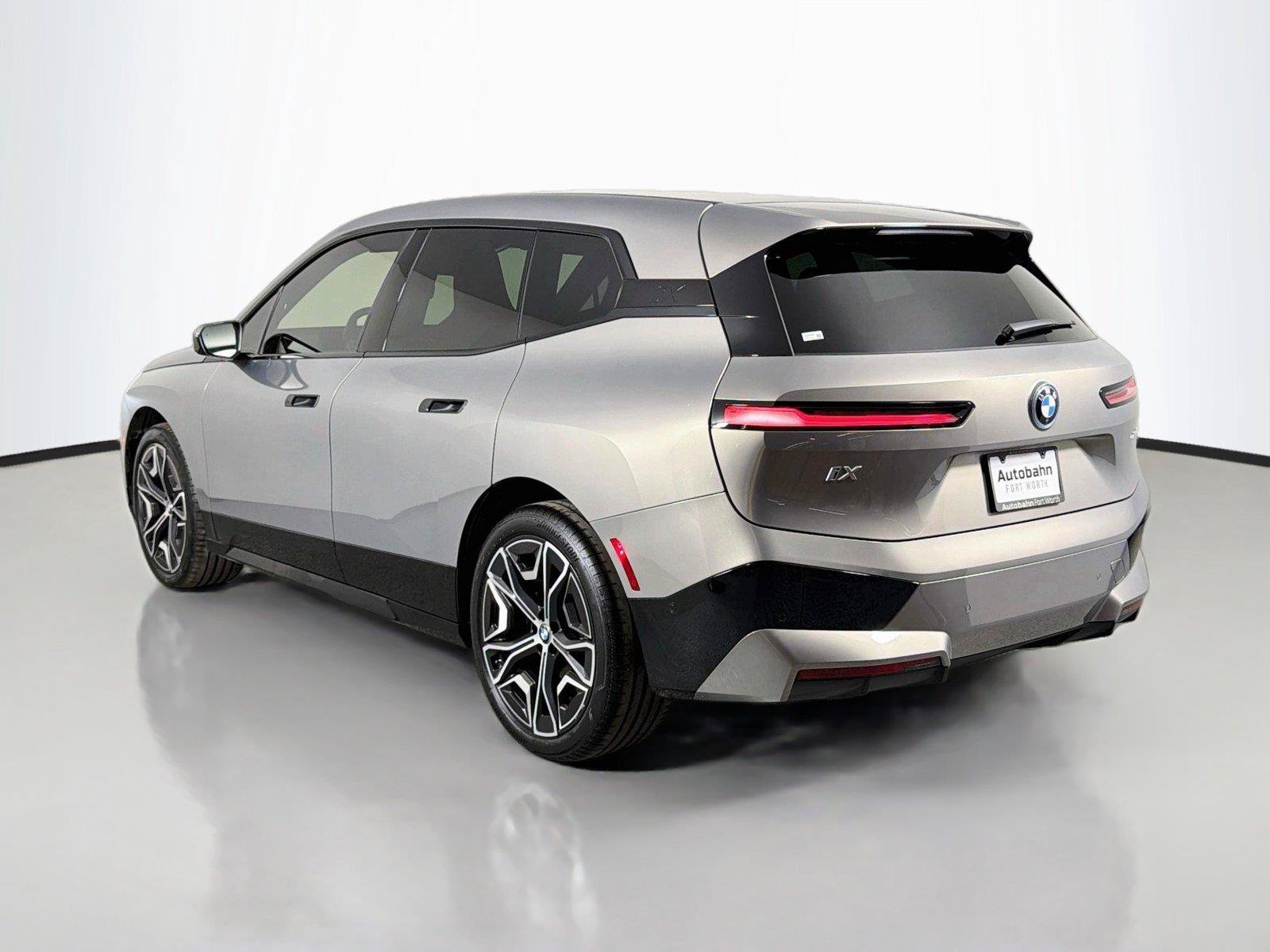 Used 2024 BMW iX xDrive50 w/ Premium Package AWD/4WD image 8