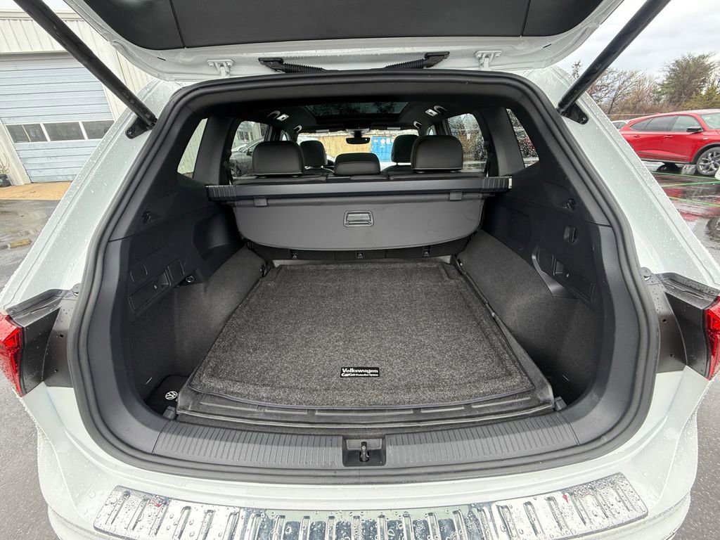Used 2022 Volkswagen Tiguan SEL R-Line image 26