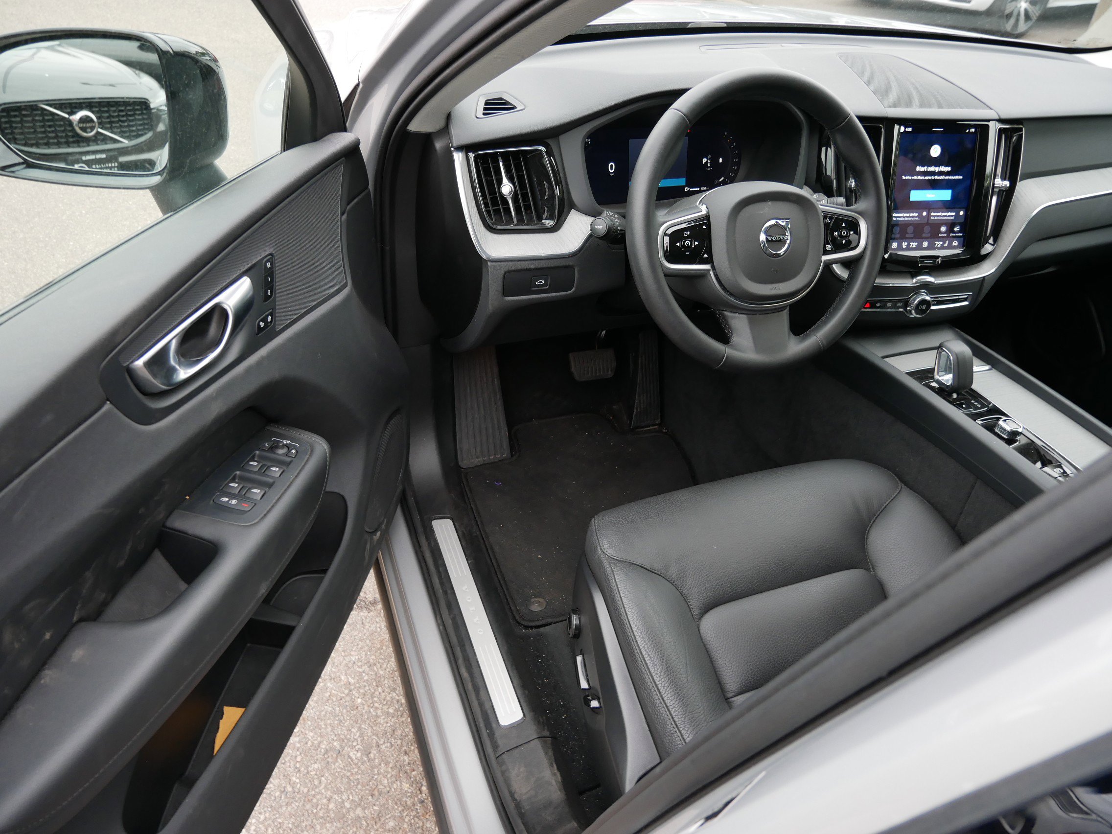 Used 2025 Volvo XC60 B5 Plus w/ Climate Package AWD/4WD image 10