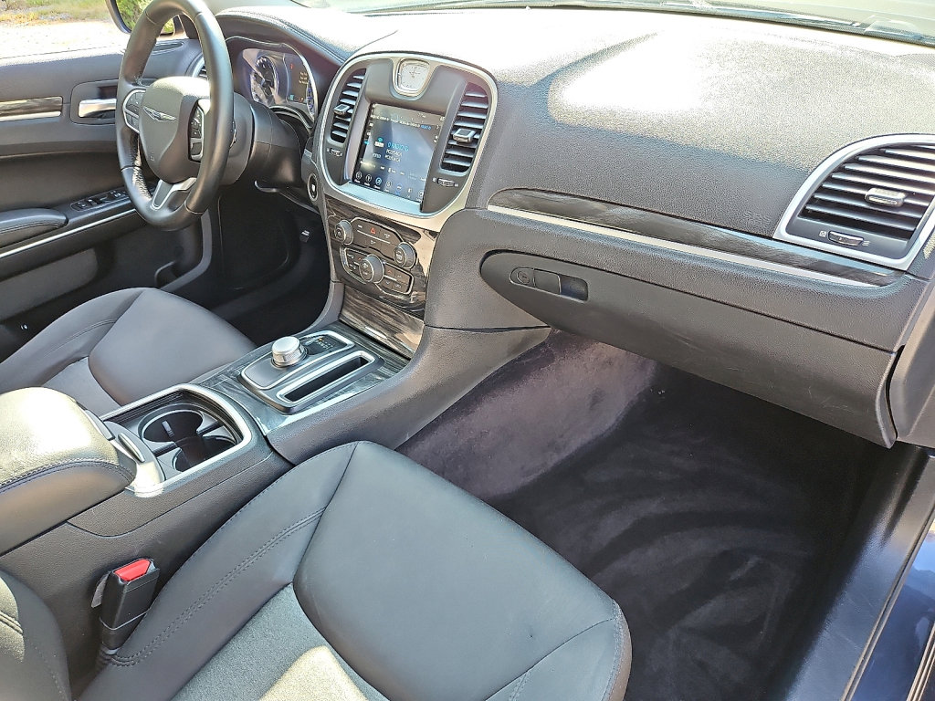 Used 2018 Chrysler 300 Touring image 12