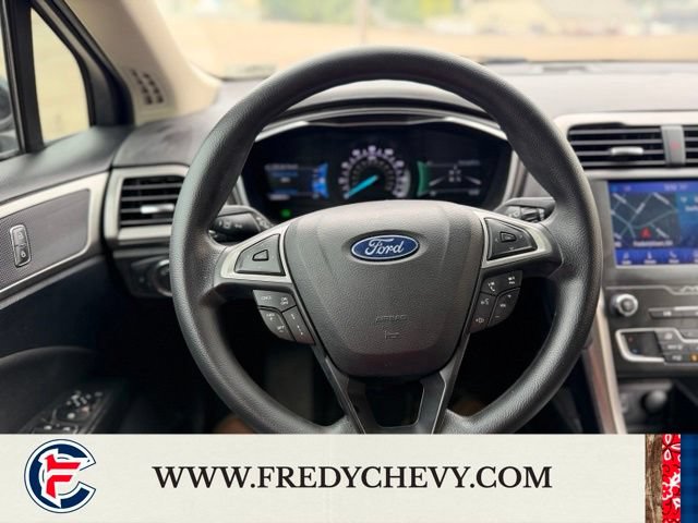 Used 2020 Ford Fusion SE FWD image 12