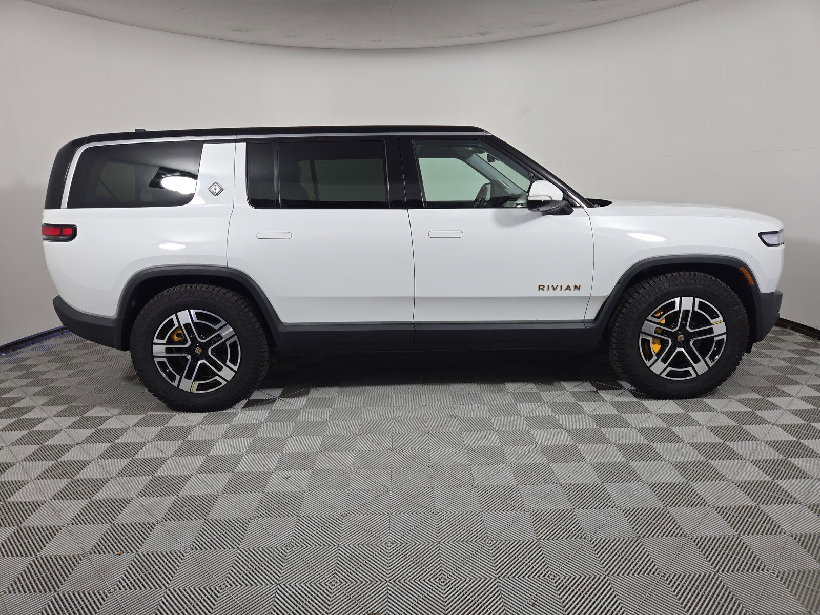Used 2023 Rivian R1S Launch Edition AWD/4WD image 6