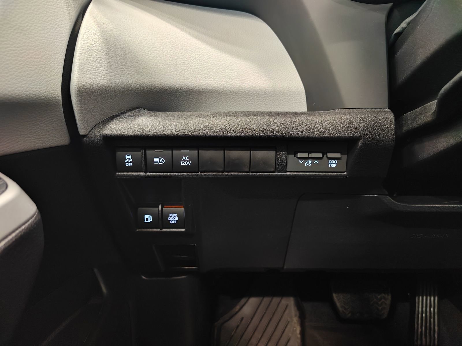 New 2026 Toyota Sienna XLE image 22