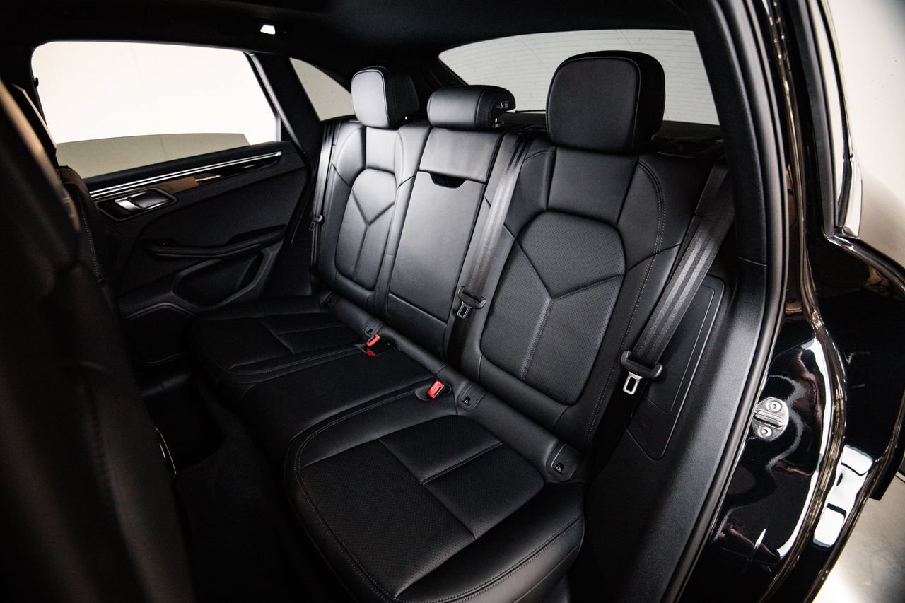 Certified 2023 Porsche Macan S AWD/4WD image 24