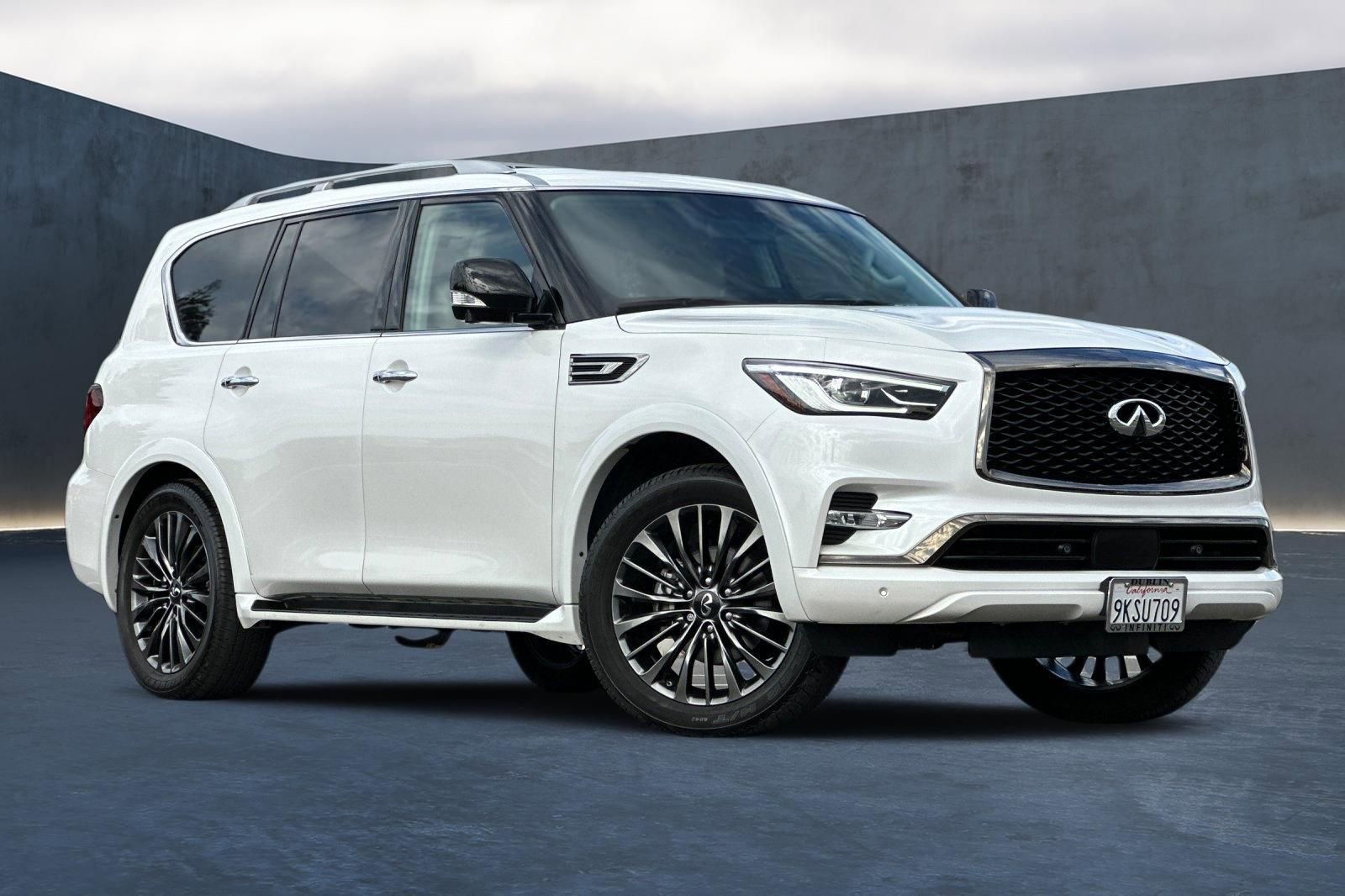 Certified 2023 INFINITI QX80 Premium Select w/ Cargo Package image 2