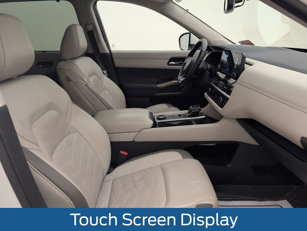 Used 2022 Nissan Pathfinder Platinum w/ Cargo Package image 16