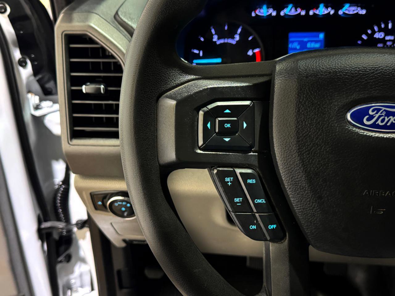 Used 2022 Ford F250 XL w/ Power Equipment Group AWD/4WD image 18