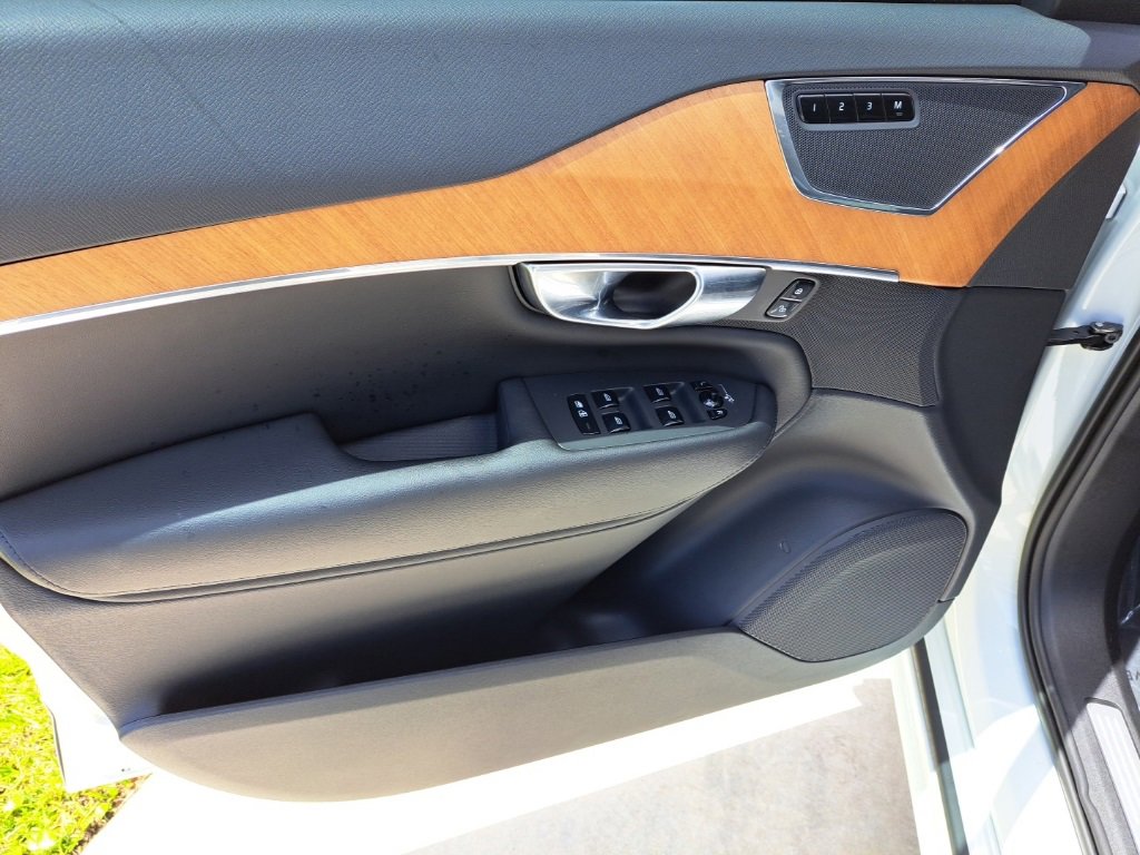 Used 2023 Volvo XC90 B6 Core image 15