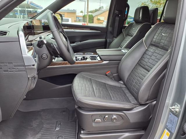 Used 2025 Cadillac Escalade Sport Platinum w/ LPO, Floor Liner Package image 4