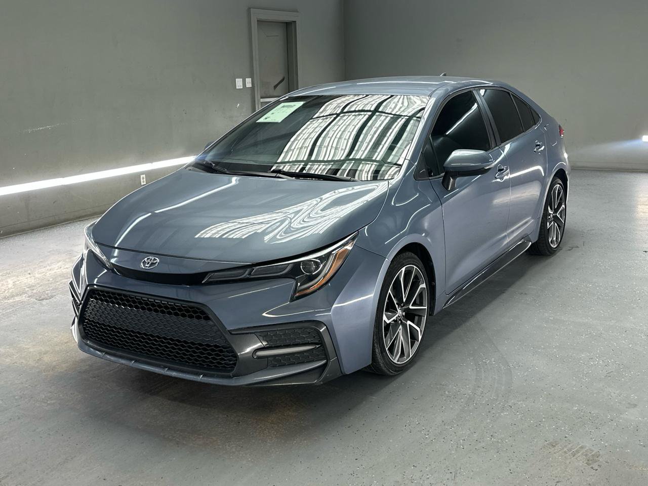 Used 2020 Toyota Corolla SE w/ Carpet Mat Package (TMS) FWD image 3