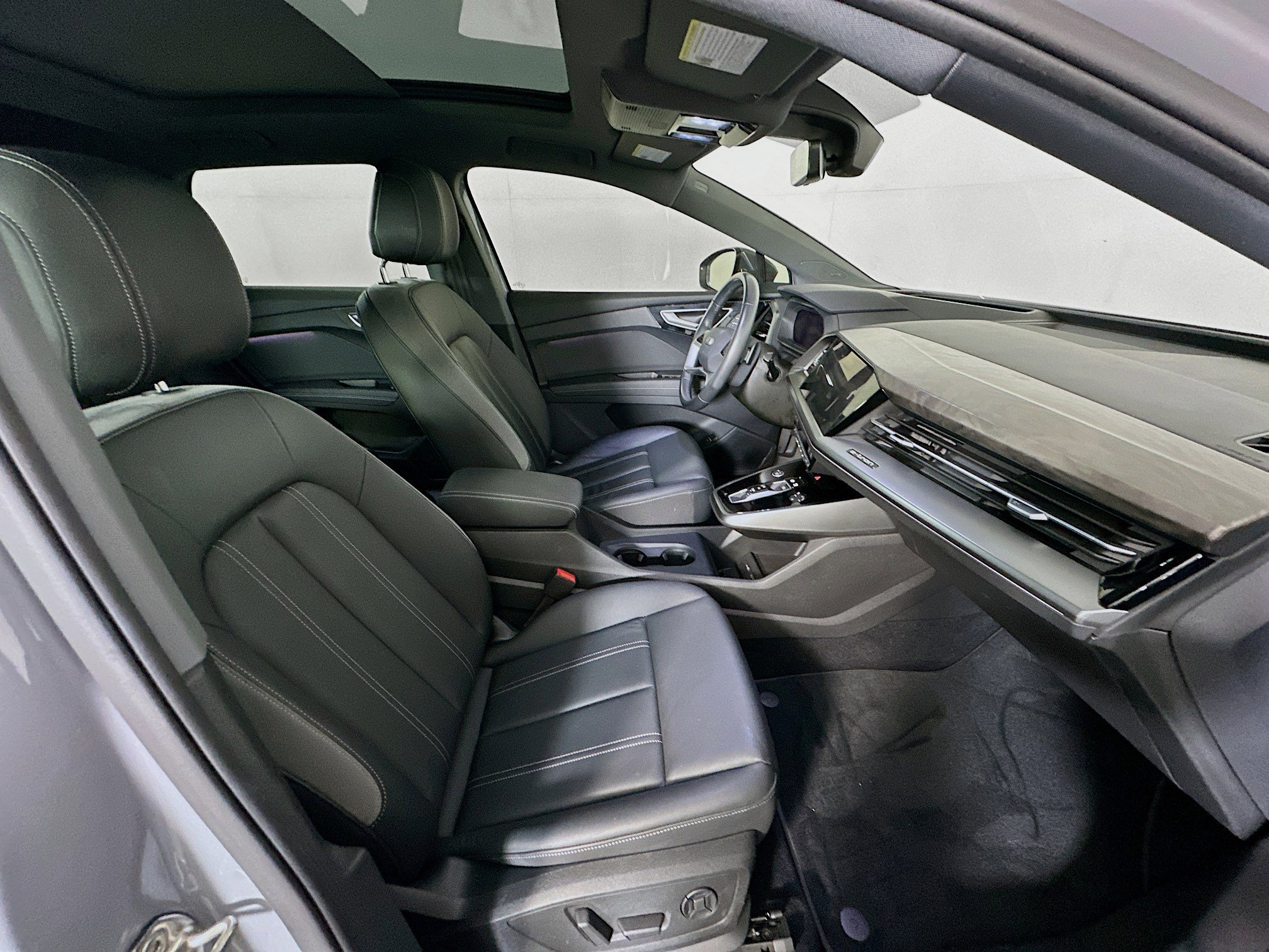 Used 2023 Audi Q4 e-tron Prestige w/ 20" Wheel Package AWD/4WD image 33