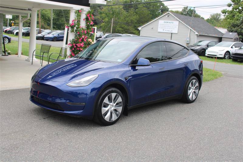 Used 2024 Tesla Model Y Long Range AWD/4WD image 3