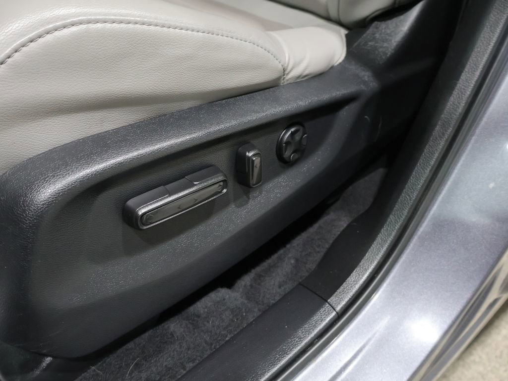 Used 2022 Honda CR-V Touring image 12